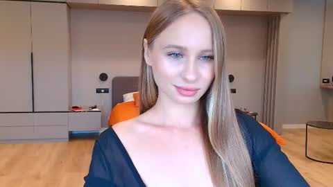 Snapshot of madlen_new chatting on 06/13/26, 10:35 Madlen online show from 06/13/26, 10:35