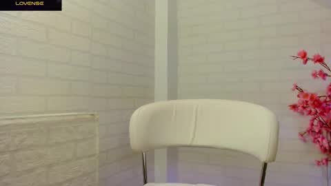 Leena online show from 11/11/25, 08:31