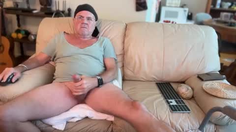 Snapshot of madmanacrossthewater chatting on 10/01/25, 04:46 madmanacrossthewater online show from 10/01/25, 04:46