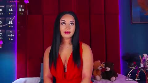 Snapshot of madyluxx chatting on 09/25/25, 06:55 MadyLuxx online show from 09/25/25, 06:55