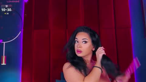 Snapshot of madyluxx chatting on 10/10/25, 07:13 MadyLuxx online show from 10/10/25, 07:13