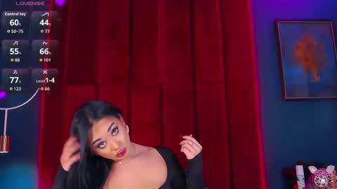 Snapshot of madyluxx chatting on 10/17/25, 06:43 MadyLuxx online show from 10/17/25, 06:43