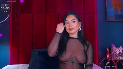 Snapshot of madyluxx chatting on 10/22/25, 07:02 MadyLuxx online show from 10/22/25, 07:02