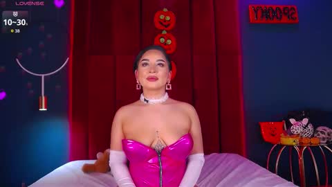 Snapshot of madyluxx chatting on 10/31/25, 08:21 MadyLuxx online show from 10/31/25, 08:21