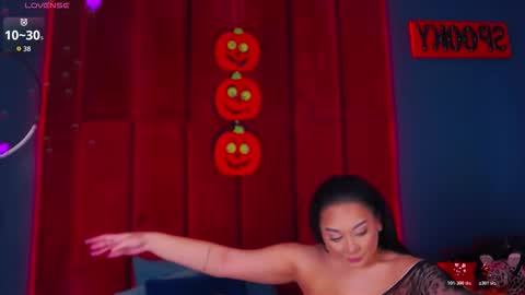 Snapshot of madyluxx chatting on 11/01/25, 08:22 MadyLuxx online show from 11/01/25, 08:22