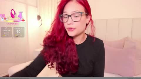 Snapshot of mae_lyra chatting on 12/16/25, 04:34 Mae Lyra online show from 12/16/25, 04:34