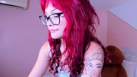 Snapshot of mae_lyra chatting on 01/08/26, 09:17 Mae Lyra online show from 01/08/26, 09:17