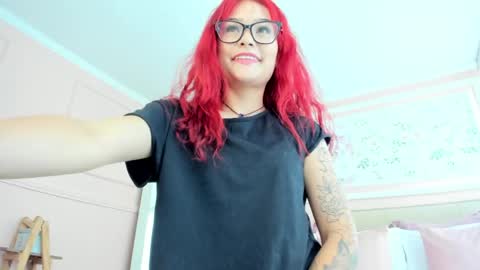 Mae Lyra online show from 05/19/26, 05:19