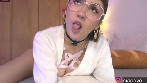 Maeve  schedule 11 am- 530 pm colombia time  online show from 03/08/25, 03:35