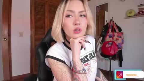 Maeve  schedule 11 am- 530 pm colombia time  online show from 11/25/25, 02:06