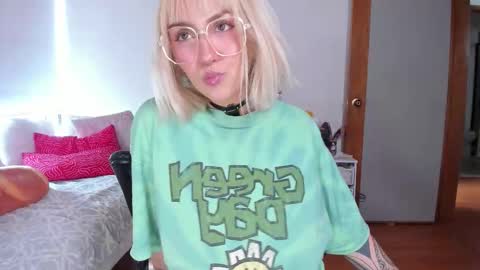 Snapshot of maeeve_ chatting on 02/25/26, 06:50 Maeve schedule 11 am- 530 pm colombia time online show from 02/25/26, 06:50