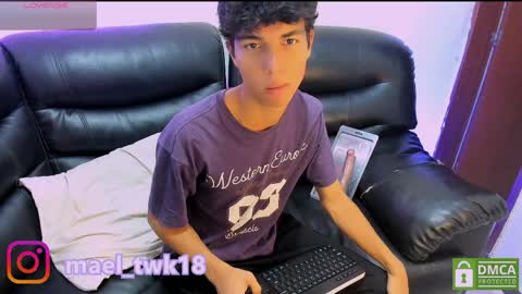 Snapshot of mael_twink chatting on 04/11/26, 06:56 Mael online show from 04/11/26, 06:56