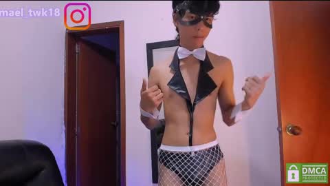 Snapshot of mael_twink chatting on 04/18/26, 10:21 Mael online show from 04/18/26, 10:21
