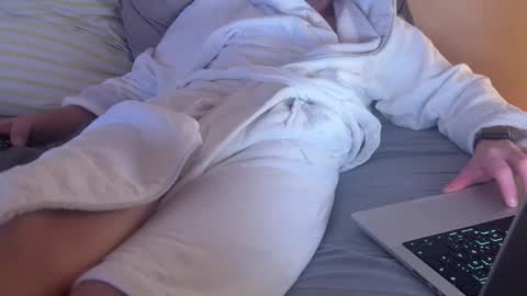 Snapshot of maerte chatting on 12/27/24, 06:42 maerte online show from 12/27/24, 06:42