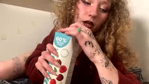 Snapshot of maevebabexo chatting on 12/21/25, 02:30 maevebabexo online show from 12/21/25, 02:30