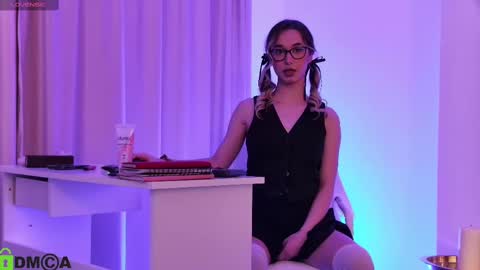 Snapshot of maevedream chatting on 03/06/25, 07:21 M. online show from 03/06/25, 07:21