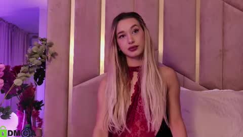 Snapshot of maevedream chatting on 09/25/25, 06:33 M. online show from 09/25/25, 06:33