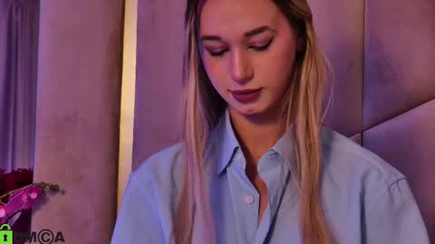 Snapshot of maevedream chatting on 10/20/25, 06:30 M. online show from 10/20/25, 06:30