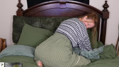 Snapshot of maevivant chatting on 12/20/25, 06:59 Mae online show from 12/20/25, 06:59