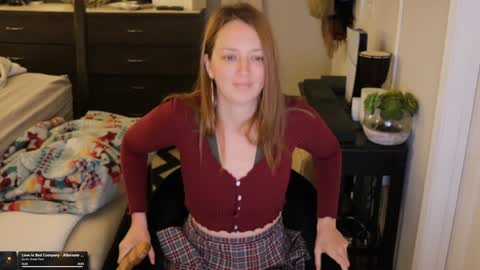 Snapshot of maevivant chatting on 02/12/26, 05:19 Mae online show from 02/12/26, 05:19