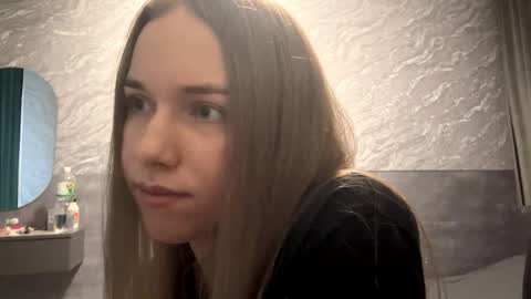 Sara online show from 04/10/26, 06:18