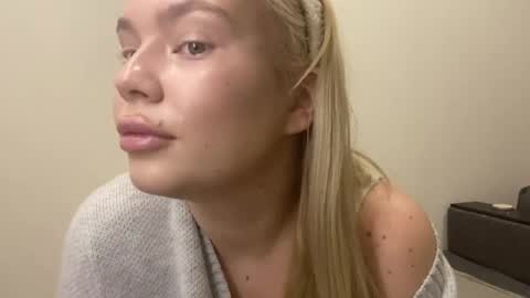 Molly online show from 05/04/26, 04:25