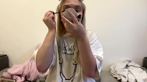 Molly online show from 05/09/26, 04:12