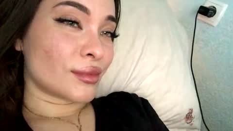 Snapshot of magggg658318 chatting on 06/26/26, 02:32 magggg658318 online show from 06/26/26, 02:32