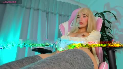 Snapshot of maggie_raver chatting on 05/02/26, 02:44 maggie online show from 05/02/26, 02:44