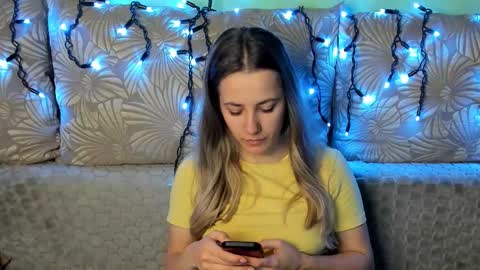 Maggie online show from 12/19/25, 04:08