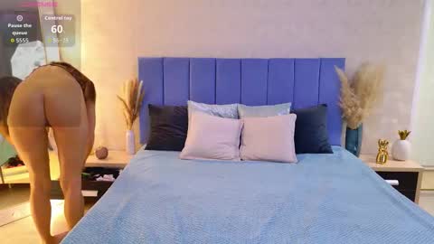 Snapshot of maggieturner chatting on 11/25/25, 01:27 MaggieTurner online show from 11/25/25, 01:27