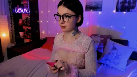 Snapshot of magic_alie chatting on 10/02/25, 07:43 Magic Allie online show from 10/02/25, 07:43