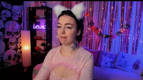 Snapshot of magic_alie chatting on 10/27/25, 07:51 Magic Allie online show from 10/27/25, 07:51