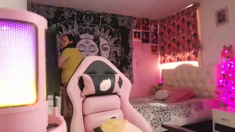 Snapshot of magic_clairewitch chatting on 12/07/24, 08:05 Claire online show from 12/07/24, 08:05