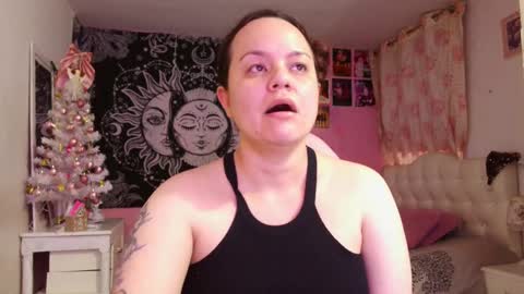 Snapshot of magic_clairewitch chatting on 12/25/24, 10:48 Claire online show from 12/25/24, 10:48