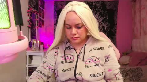 Snapshot of magic_clairewitch chatting on 01/11/25, 02:09 Claire online show from 01/11/25, 02:09