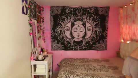 Snapshot of magic_clairewitch chatting on 01/17/25, 01:13 Claire online show from 01/17/25, 01:13