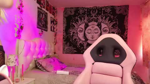 Snapshot of magic_clairewitch chatting on 02/14/25, 02:02 Claire online show from 02/14/25, 02:02