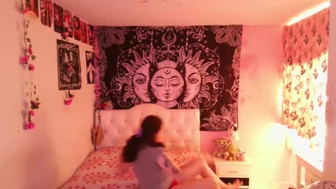 Snapshot of magic_clairewitch chatting on 03/09/25, 02:43 Claire online show from 03/09/25, 02:43