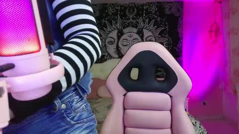 Snapshot of magic_clairewitch chatting on 03/12/25, 01:47 Claire online show from 03/12/25, 01:47