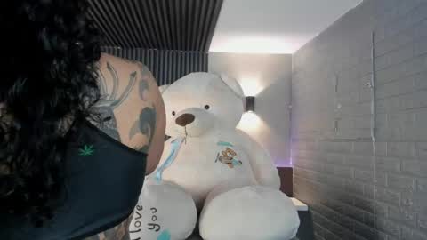 Snapshot of magic_marg chatting on 04/29/26, 11:33 Marge online show from 04/29/26, 11:33
