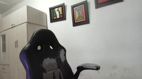 magic_milk23 online show from 09/24/25, 03:43