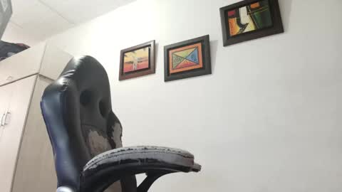 magic_milk23 online show from 10/03/25, 08:50