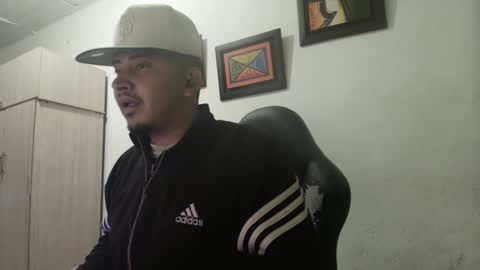 magic_milk23 online show from 10/10/25, 05:28