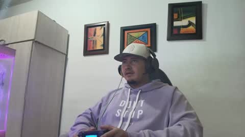 magic_milk23 online show from 01/06/26, 03:21