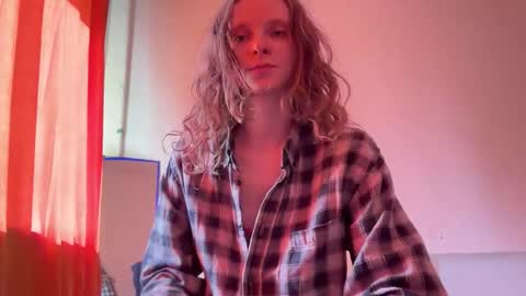 Mikky or Moon online show from 09/19/25, 09:32