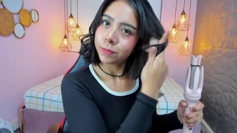 Snapshot of magic_oliviah chatting on 06/06/26, 01:05 Oliviah online show from 06/06/26, 01:05