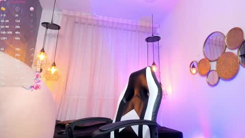 Snapshot of magic_sofii chatting on 02/08/25, 08:32 S  online show from 02/08/25, 08:32
