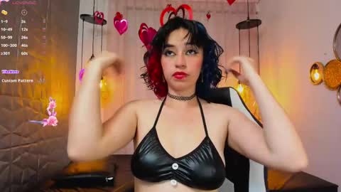 Snapshot of magic_sofii chatting on 02/11/25, 11:12 S  online show from 02/11/25, 11:12