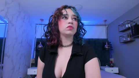 Snapshot of magic_sofii chatting on 10/22/25, 08:19 S  online show from 10/22/25, 08:19